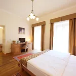 Historia & Historante Hotel