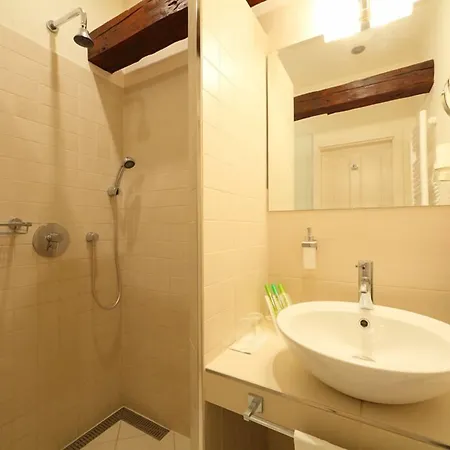 Historia & Historante Hotel 4*