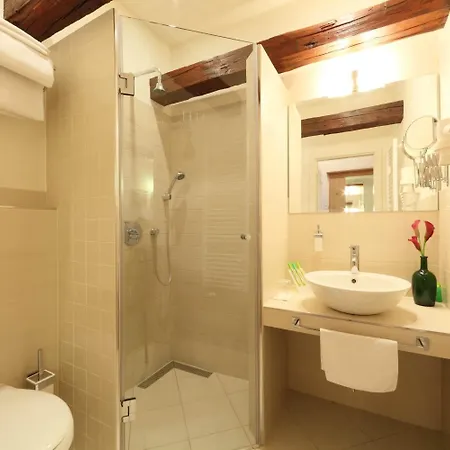 Historia & Historante Hotel 4*