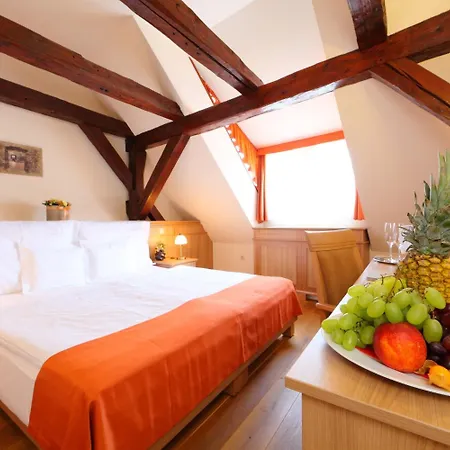 伊斯托利亚伊斯托兰特酒店 4*