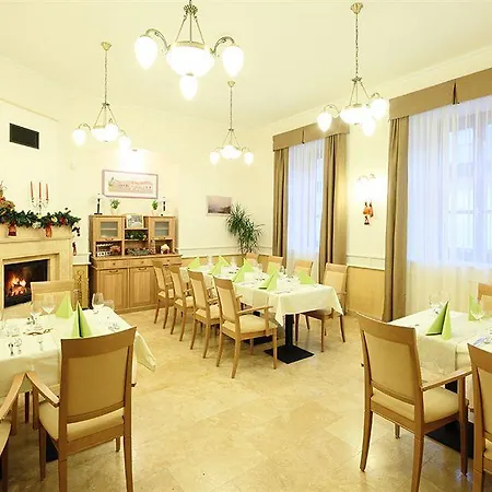 فندق هستوريا Veszprém