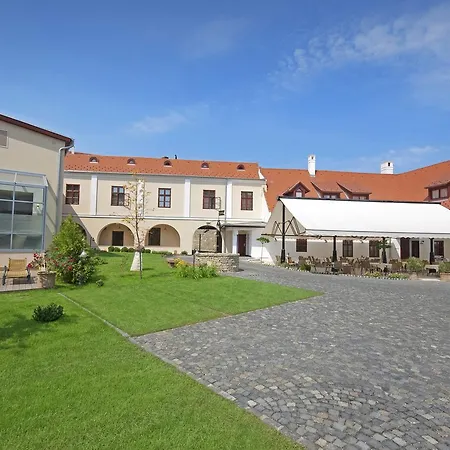 هستوريا فندق Veszprém