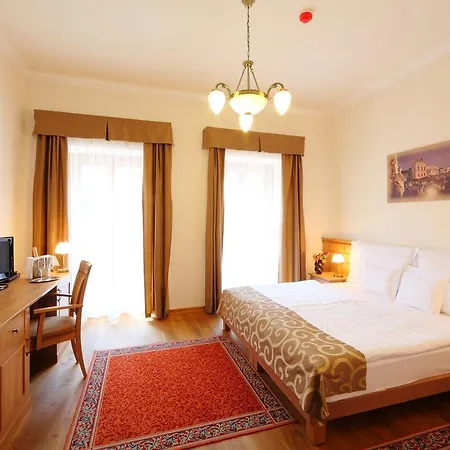 هستوريا 4* Veszprém