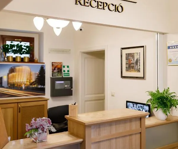 Historia & Historante 4*